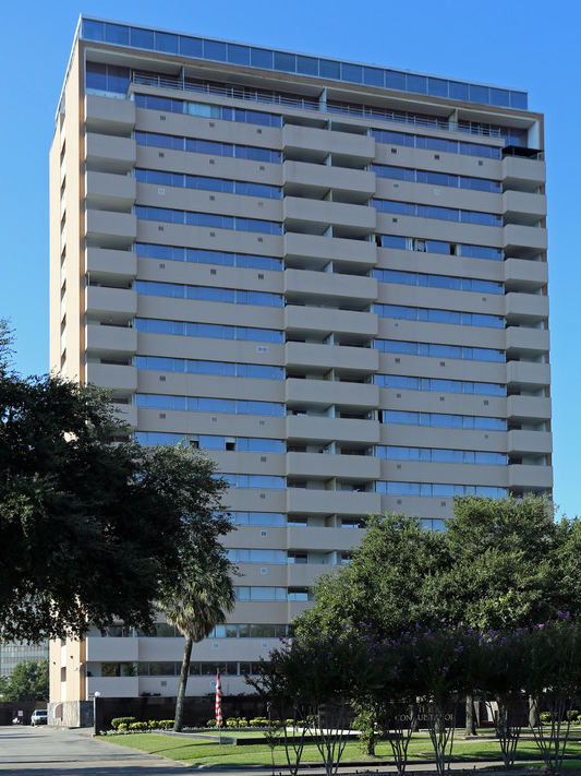 Conquistador High Rise Apartments | 7575 Bellaire Blvd, Houston, TX