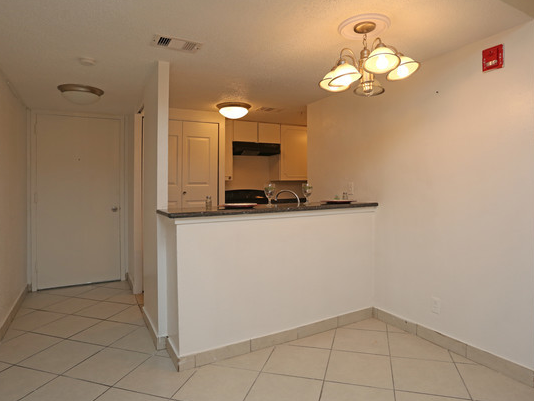 Conquistador High Rise Apartments | 7575 Bellaire Blvd, Houston, TX