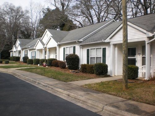 homes for rent in charlotte nc under 900